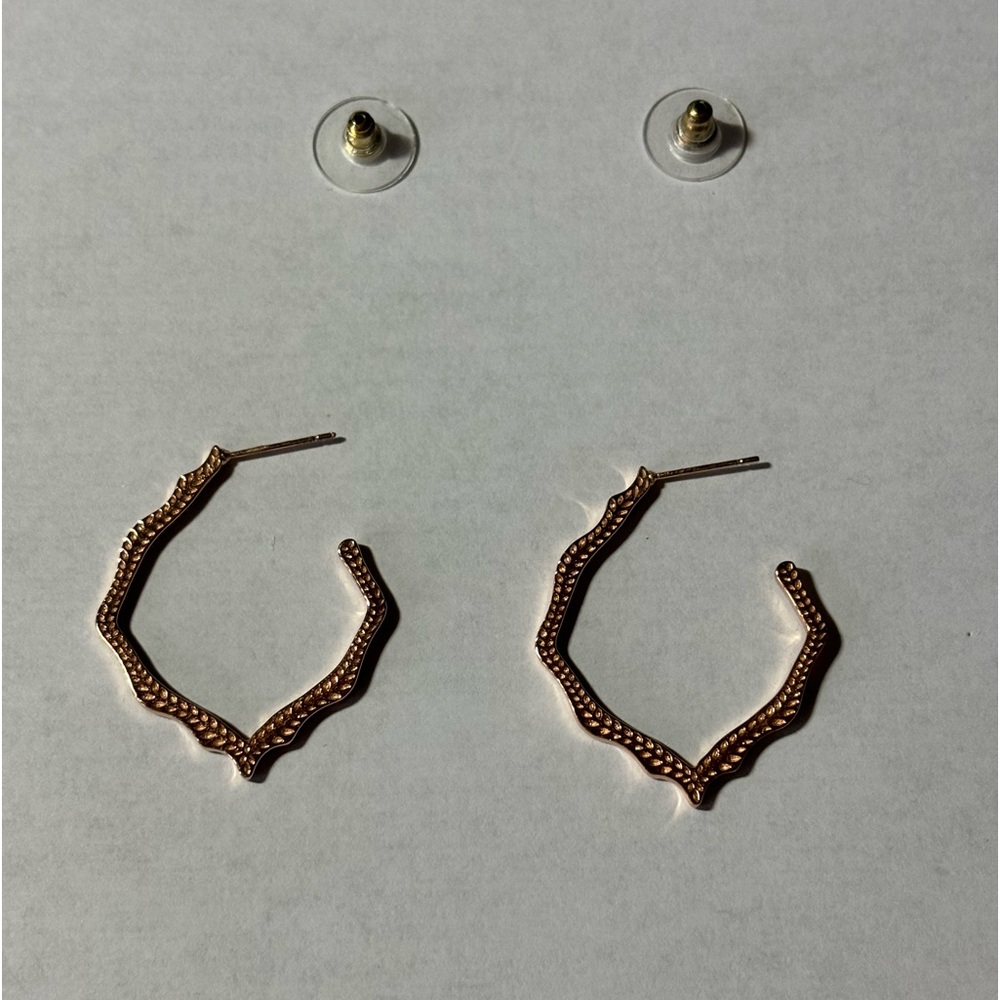 Kendra Scott rose gold tone earrings. Excellent condition